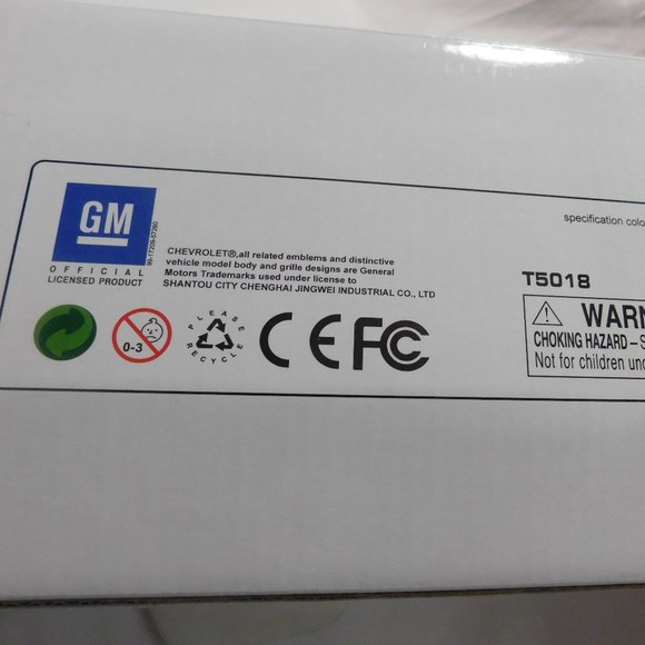 Chevrolet Camaro Copo Friction Series Car 1:24 Scale Black - Picture 4 of 7